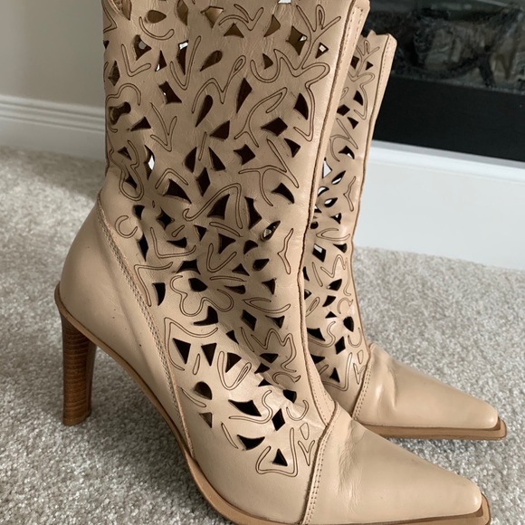 Made in Italy Unique Cutout Boot - Creme - Picture 3 of 6